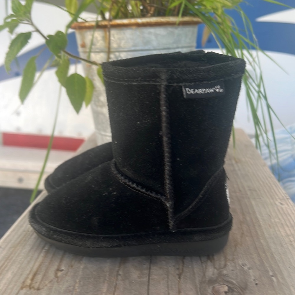 BearPaw genuine shearling boots So darn cute! Good rubber tread toddler sz 7
